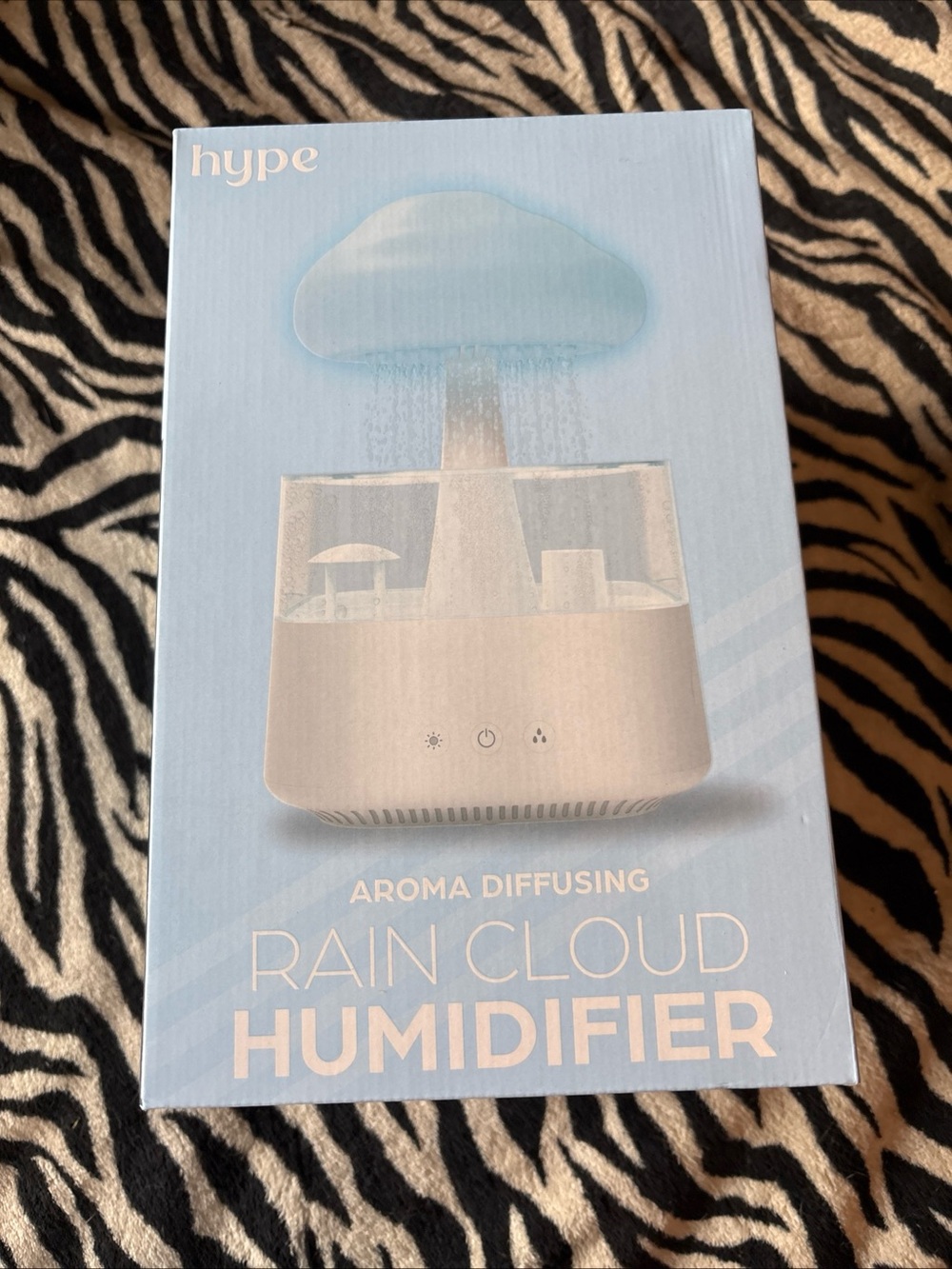 Hype Rain Cloud Aroma Diffusing Humidifier - Light Blue and White